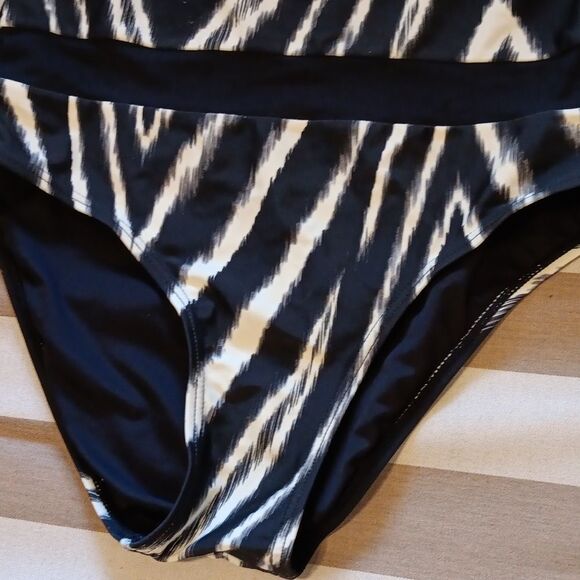 DKNY Black Nylon Spandex One Piece Swimsuit. Strapless. Illusion. - Picture 4 of 12